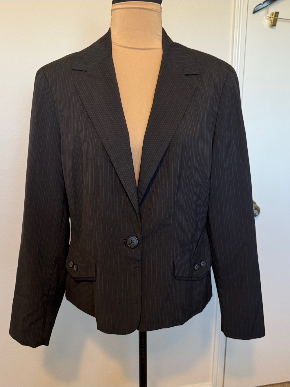 Larry Levine Black Pinstripe Tailored Blazer